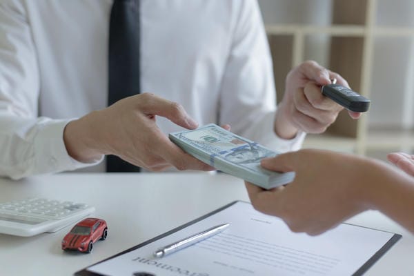 Benefits als Gehaltsumwandlung Bei einer Gehaltsumwandlung nimmt jemand Geld an und gibt dafür einen Autoschlüssel