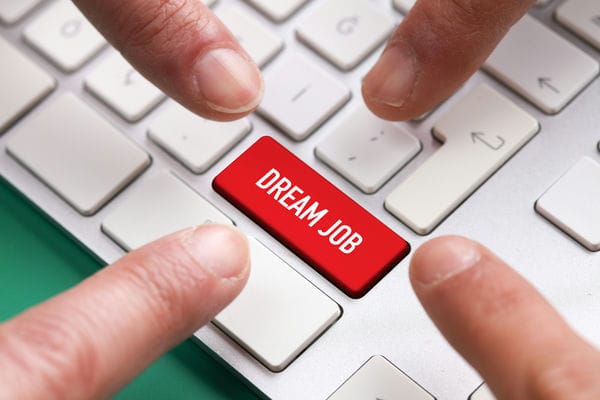 jobsuche-traumjob-finden Vier Finger drücken dem roten DREAM JOB-Taste auf der Tastatur
